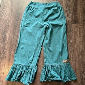 Women’s Matilda Jane big ruffle capri. L